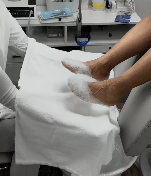 Advanced podology e-file and sterile tools for complex pedicure